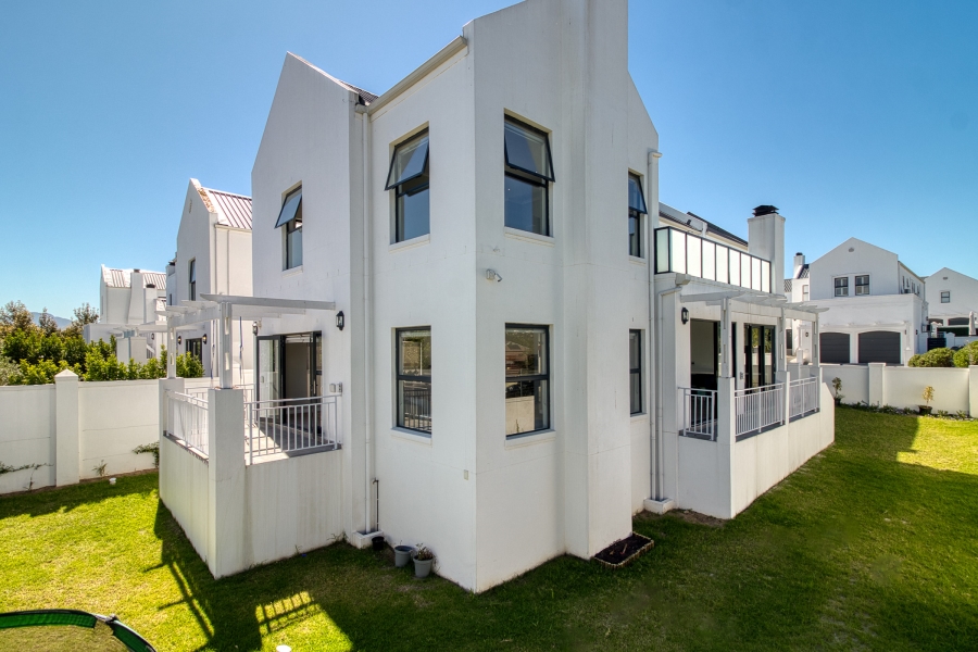 4 Bedroom Property for Sale in D’Stellen Estate Western Cape
